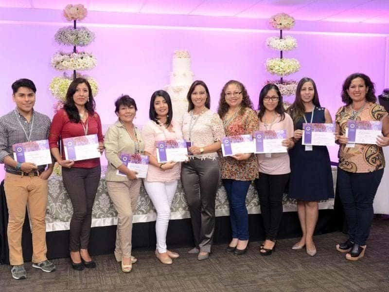Alumnos en actividad educativa de organización de bodas